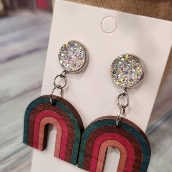 Rainbow wooden stud earrings - Picture 4 of 6